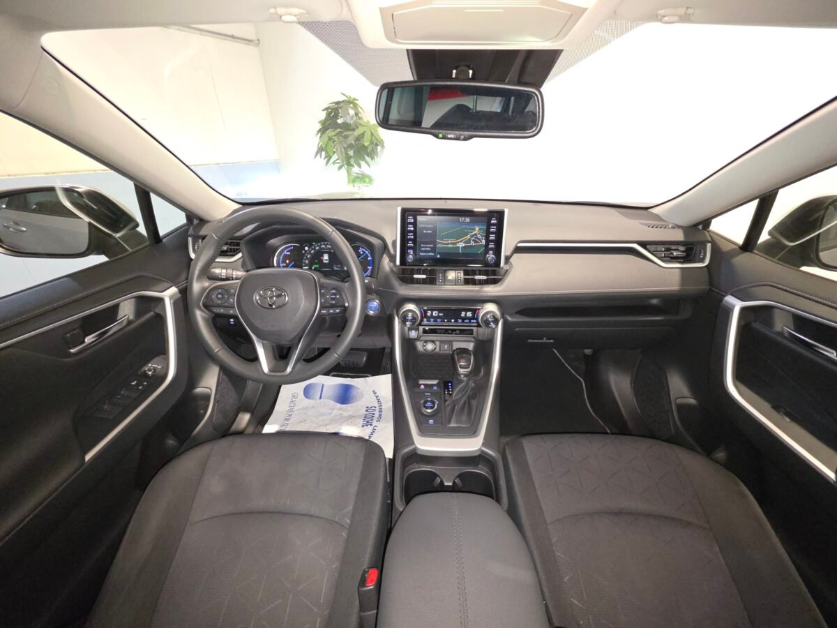 TOYOTA RAV4 220H Business 4WD