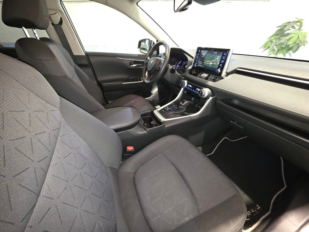 TOYOTA RAV4 220H Business 4WD