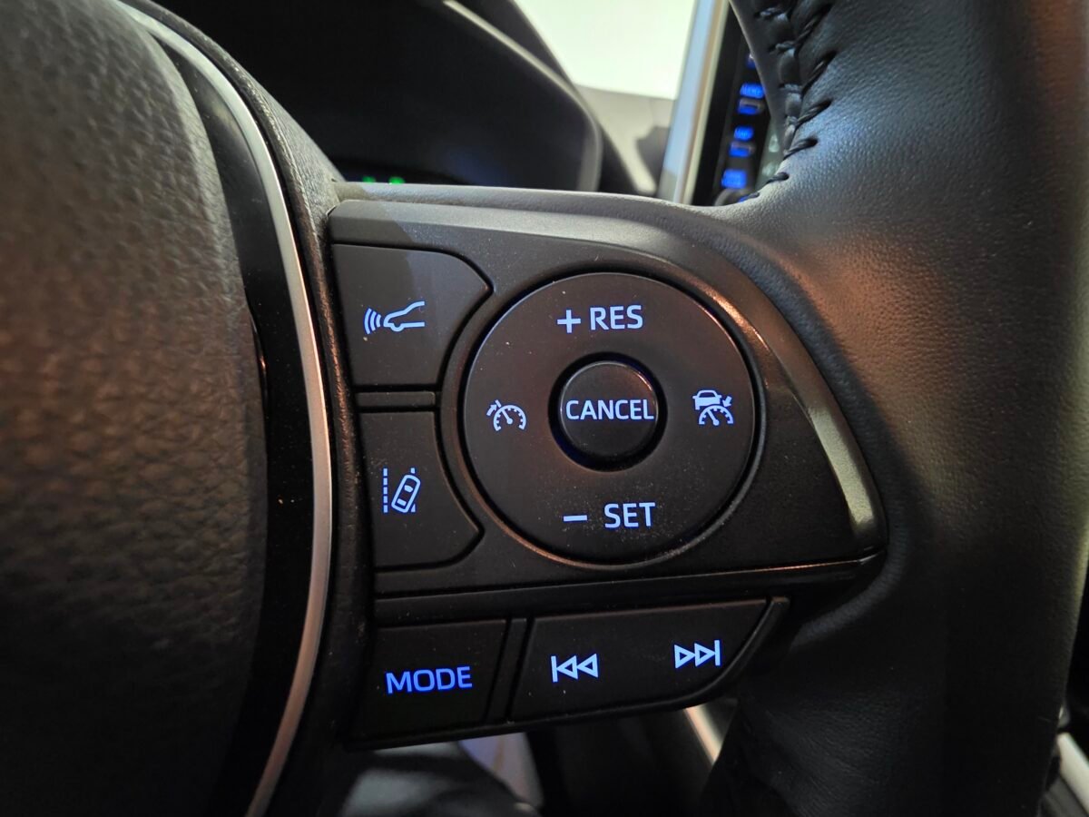 TOYOTA RAV4 220H Business 4WD