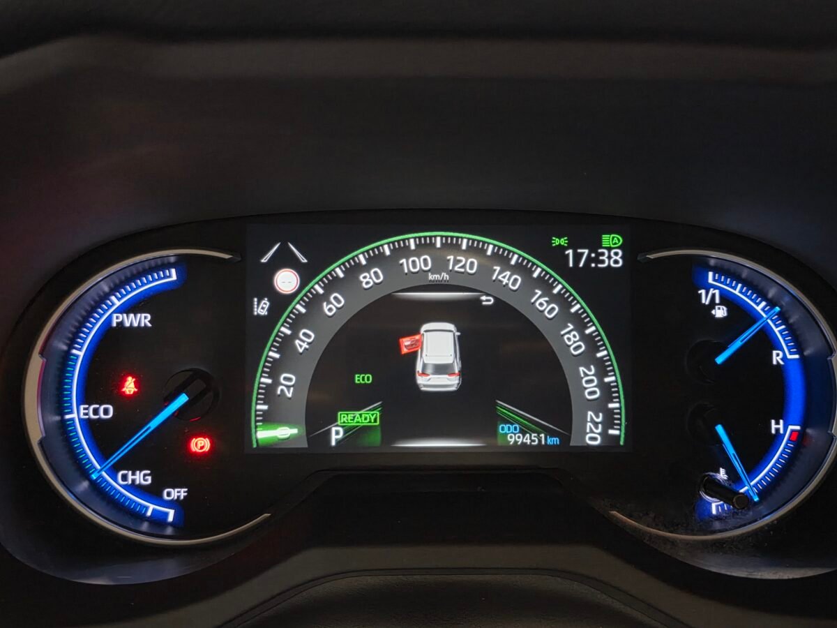 TOYOTA RAV4 220H Business 4WD