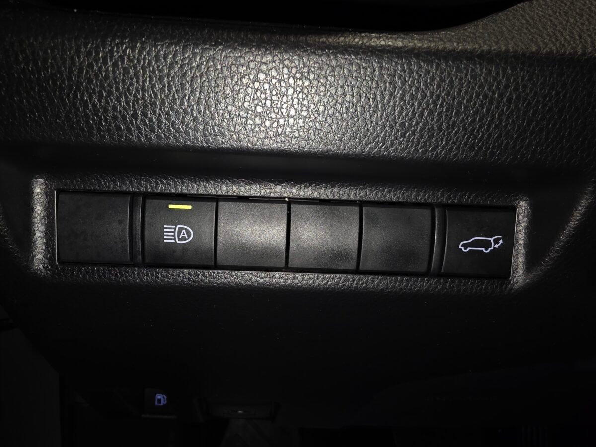 TOYOTA RAV4 220H Business 4WD