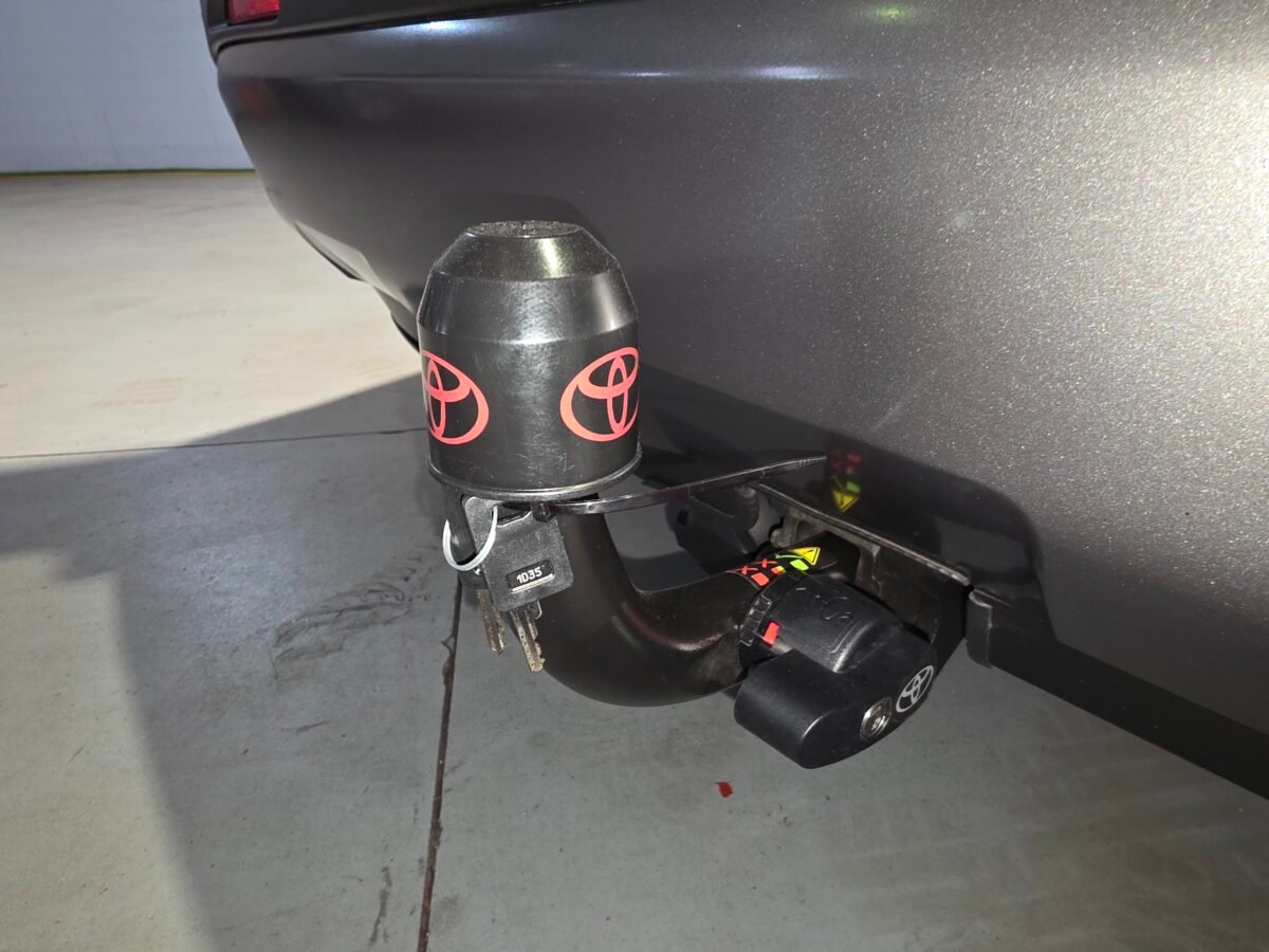 TOYOTA RAV4 220H Business 4WD