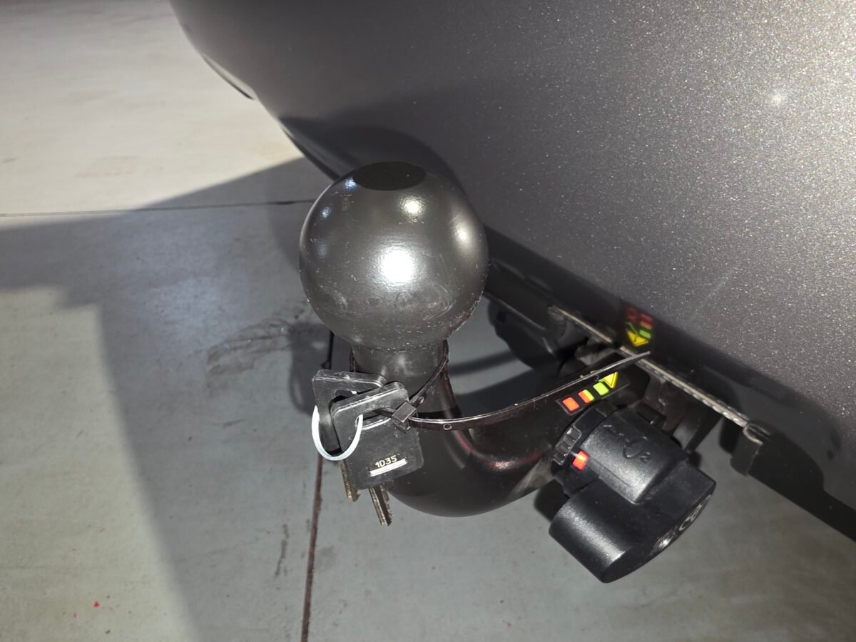 TOYOTA RAV4 220H Business 4WD