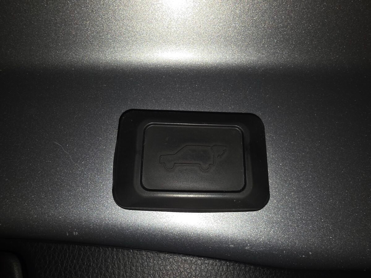 TOYOTA RAV4 220H Business 4WD