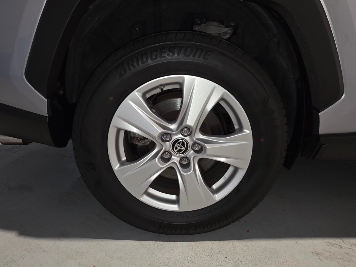 TOYOTA RAV4 220H Business 4WD