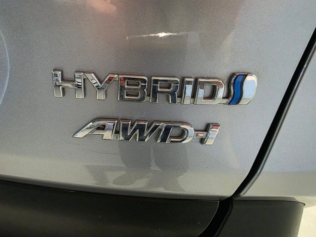 TOYOTA RAV4 220H Business 4WD