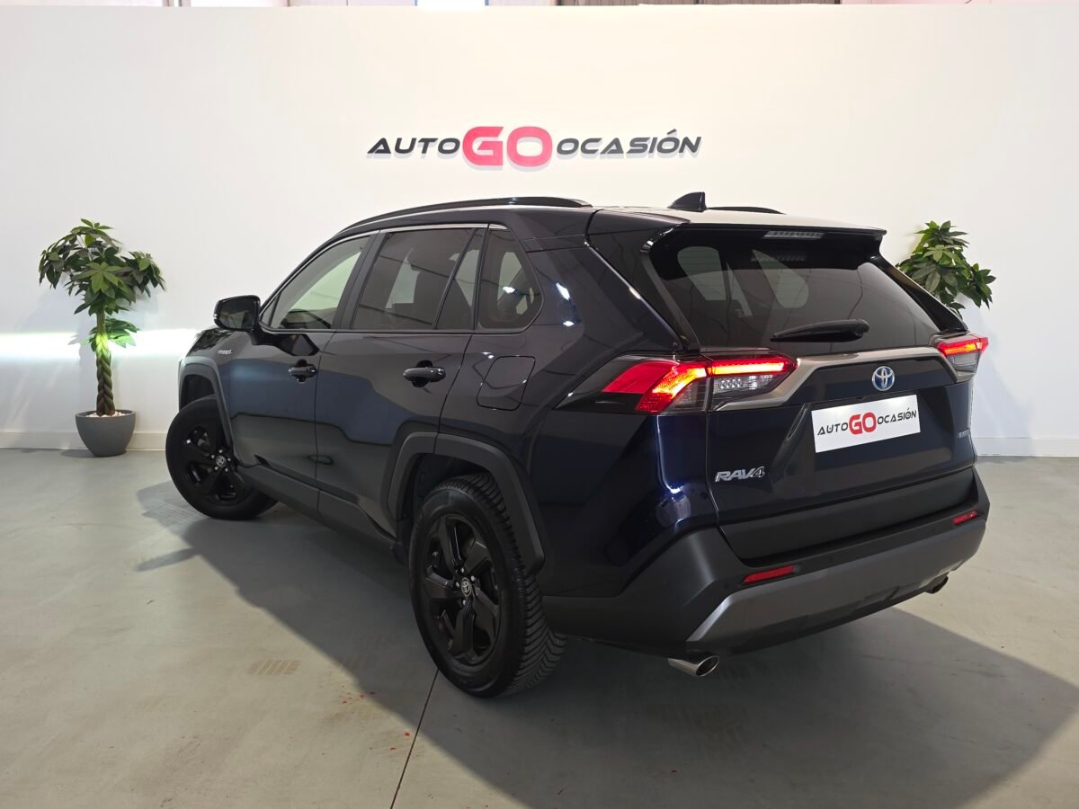 TOYOTA RAV4 2.5l 220H Advance