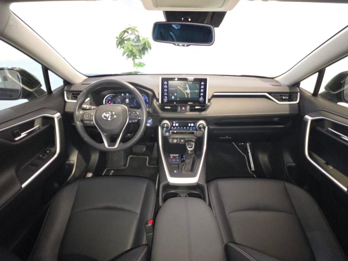 TOYOTA RAV4 2.5l 220H Advance