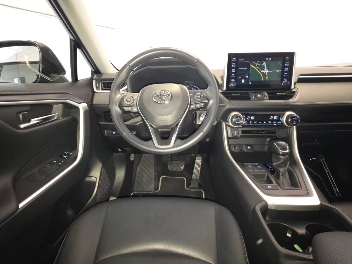 TOYOTA RAV4 2.5l 220H Advance