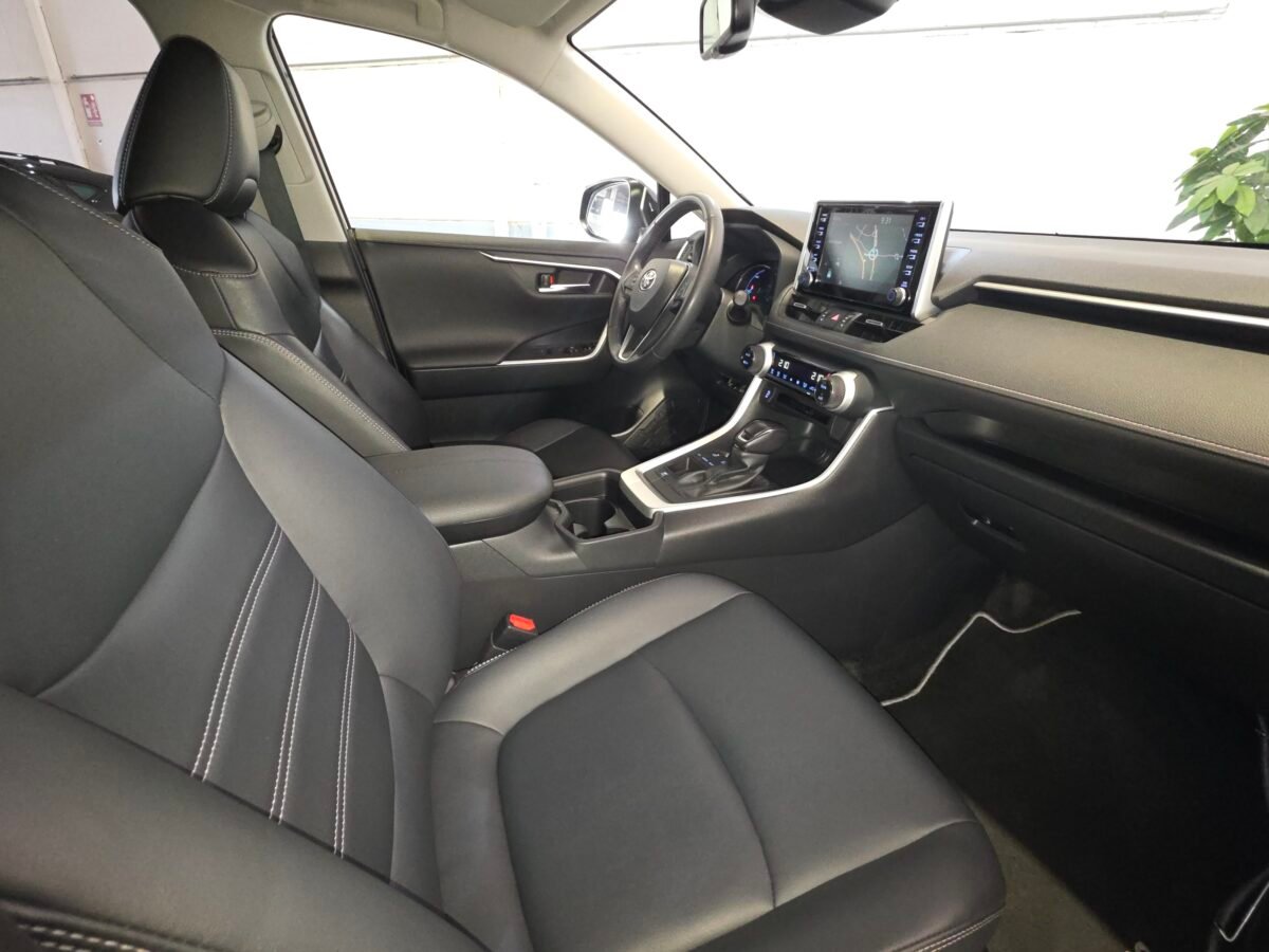 TOYOTA RAV4 2.5l 220H Advance