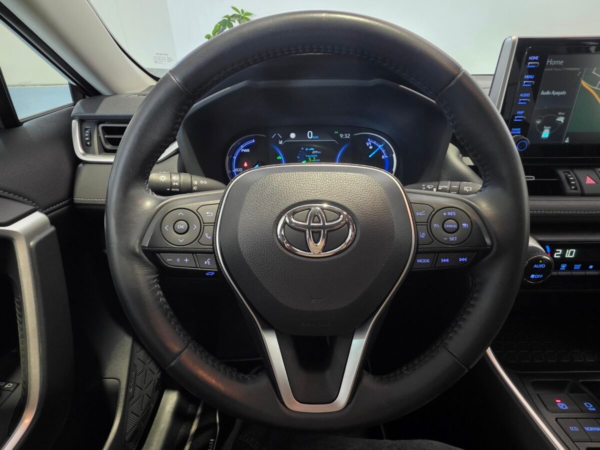 TOYOTA RAV4 2.5l 220H Advance