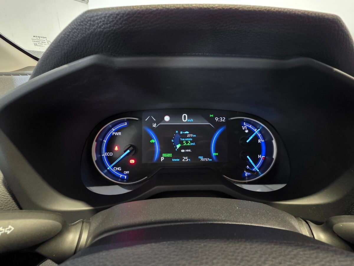 TOYOTA RAV4 2.5l 220H Advance