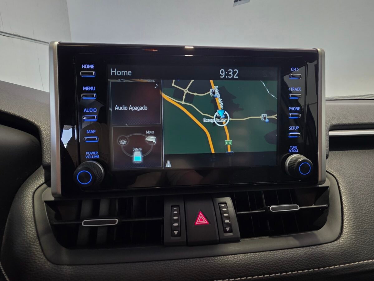 TOYOTA RAV4 2.5l 220H Advance