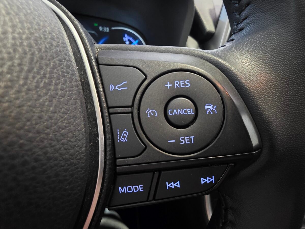 TOYOTA RAV4 2.5l 220H Advance