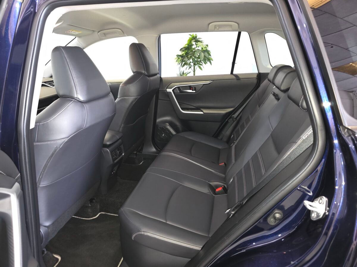 TOYOTA RAV4 2.5l 220H Advance