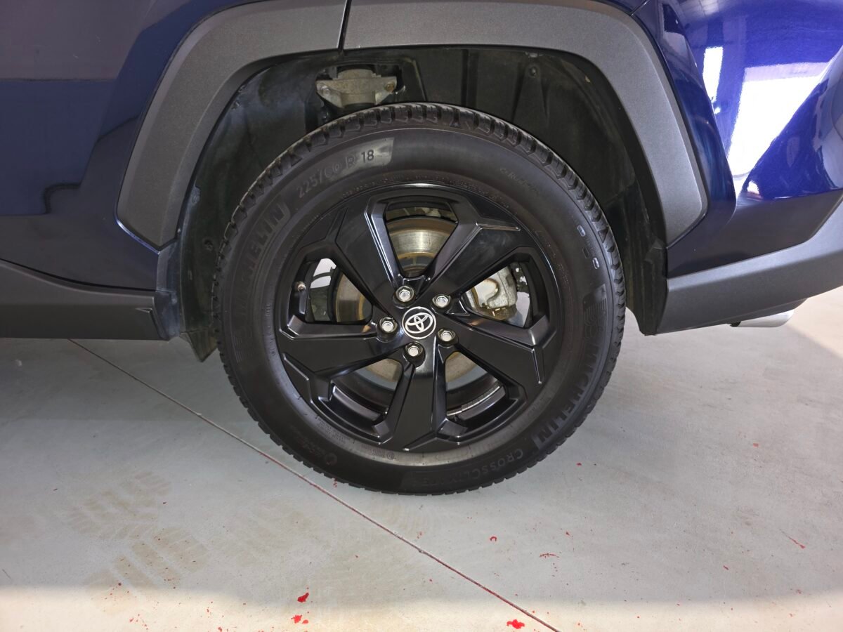 TOYOTA RAV4 2.5l 220H Advance