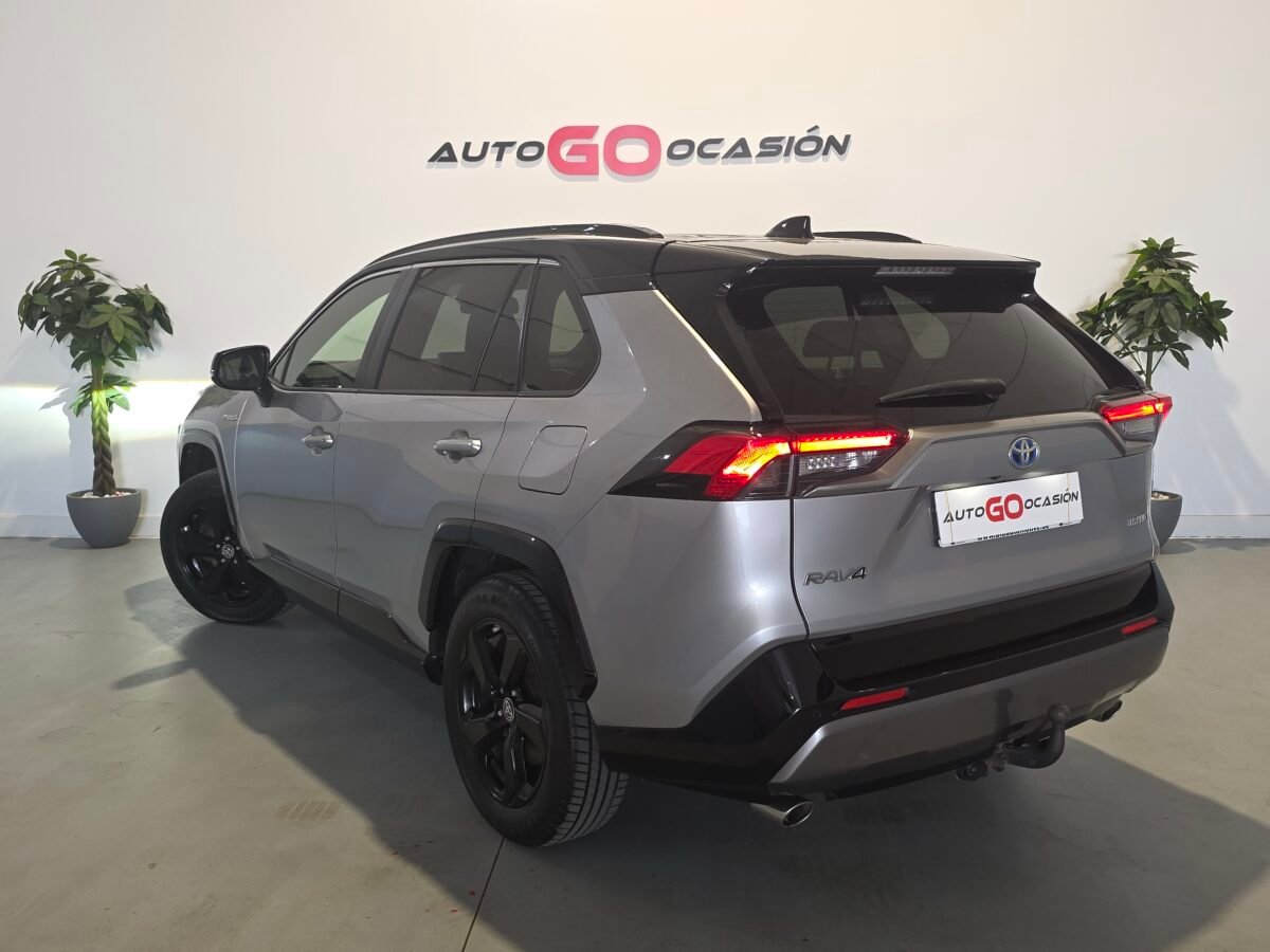TOYOTA RAV4 https://www.youtube.com/watch?v=pa2ninKCeTU