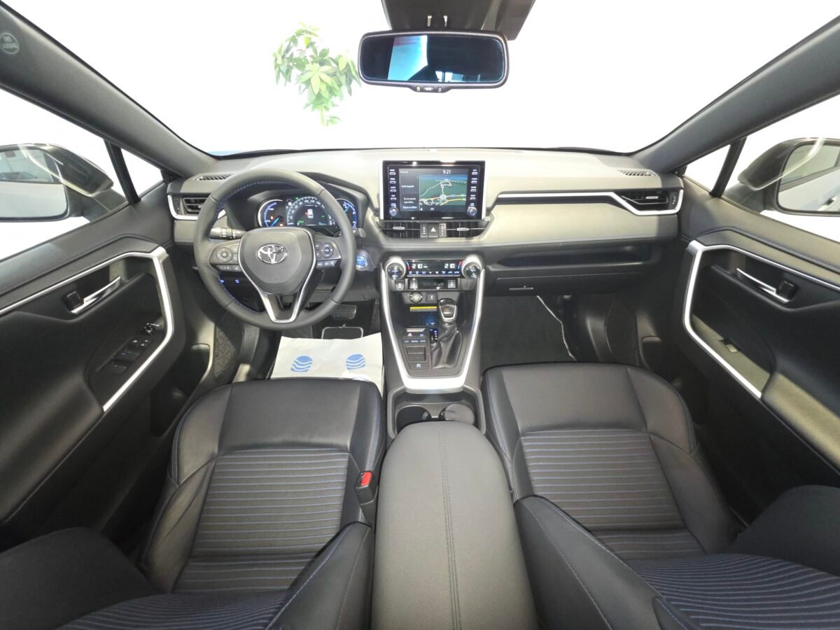 TOYOTA RAV4 https://www.youtube.com/watch?v=pa2ninKCeTU