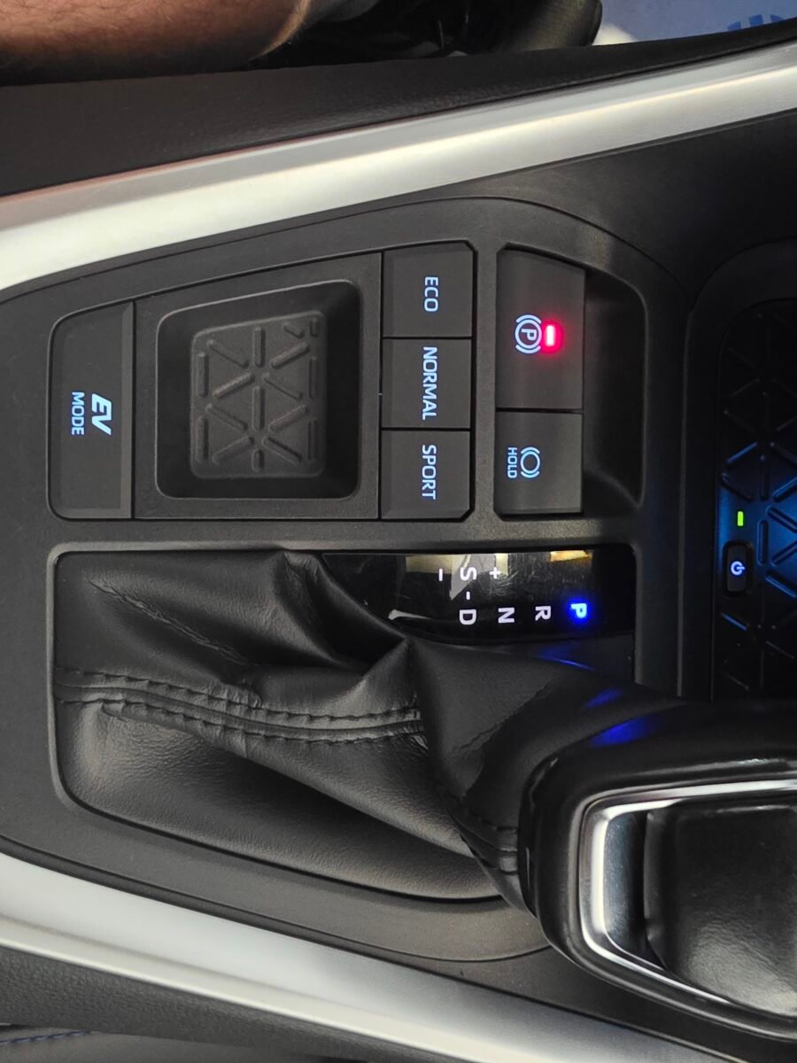 TOYOTA RAV4 https://www.youtube.com/watch?v=pa2ninKCeTU