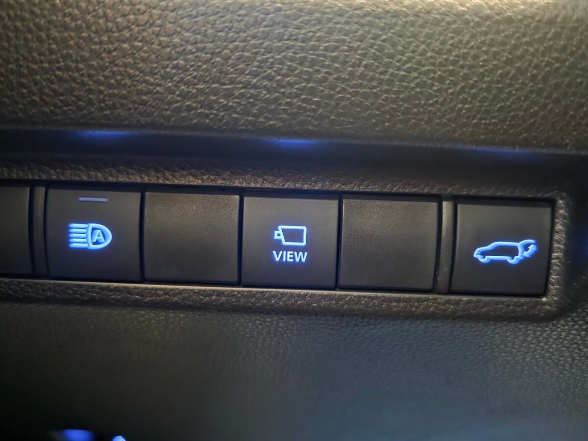 TOYOTA RAV4 https://www.youtube.com/watch?v=pa2ninKCeTU