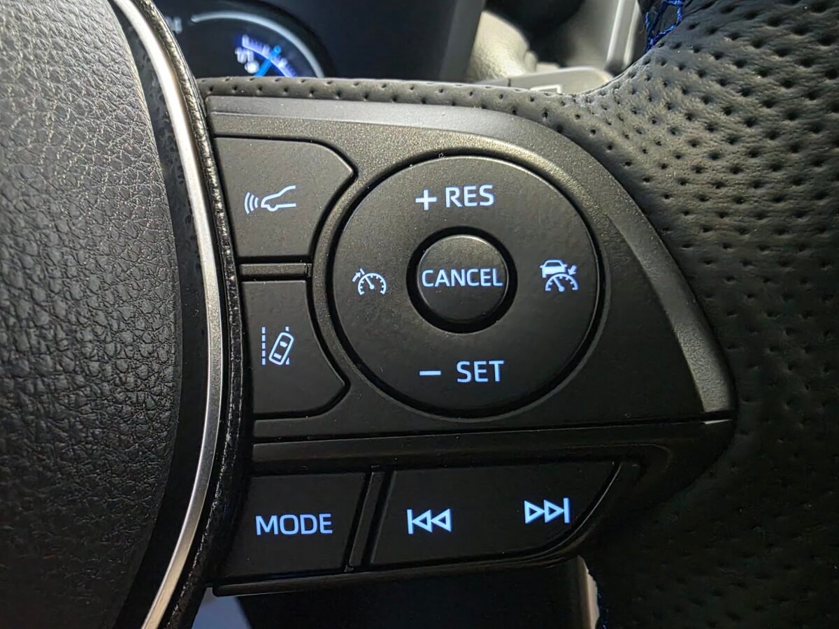 TOYOTA RAV4 https://www.youtube.com/watch?v=pa2ninKCeTU