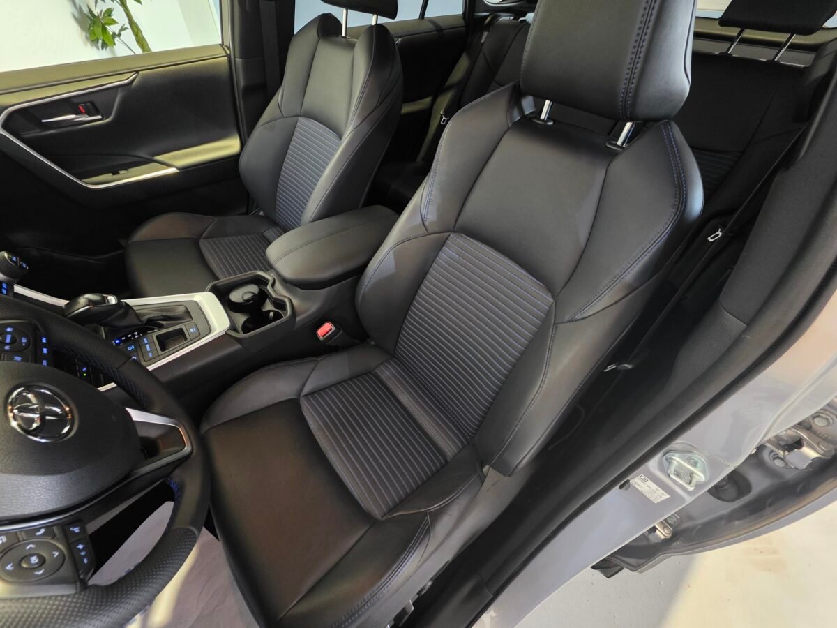 TOYOTA RAV4 https://www.youtube.com/watch?v=pa2ninKCeTU