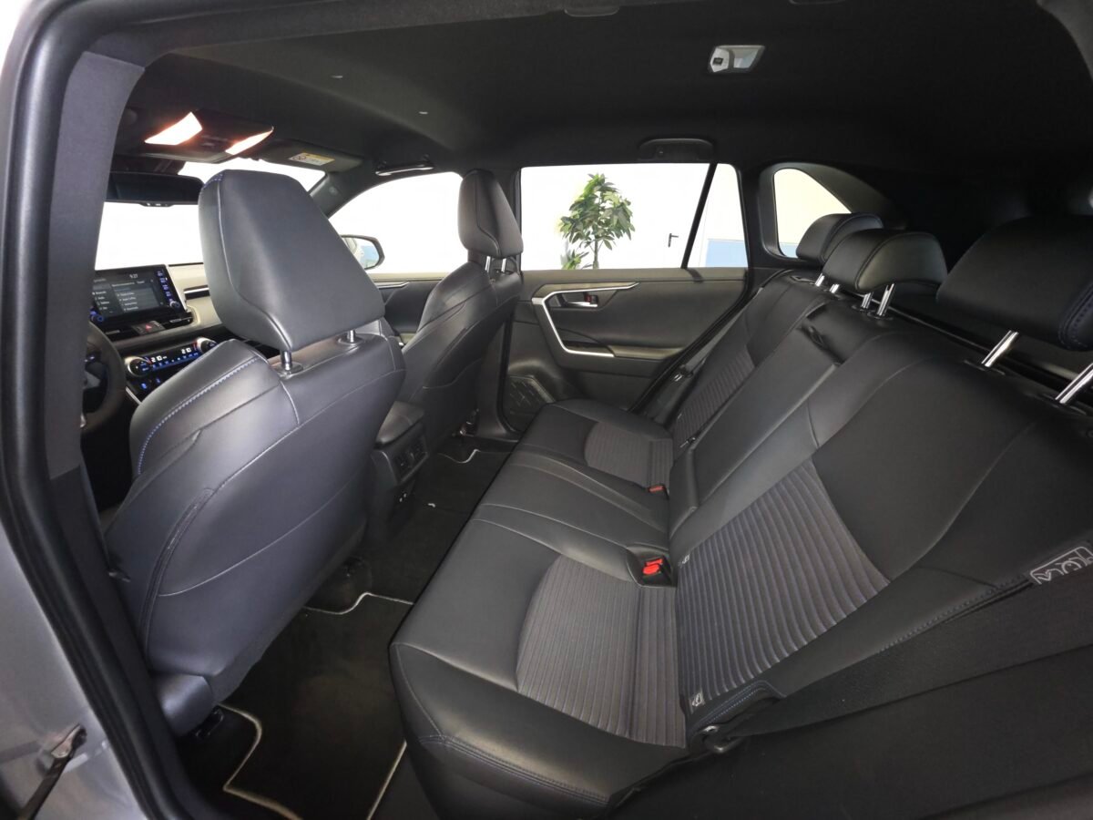 TOYOTA RAV4 https://www.youtube.com/watch?v=pa2ninKCeTU