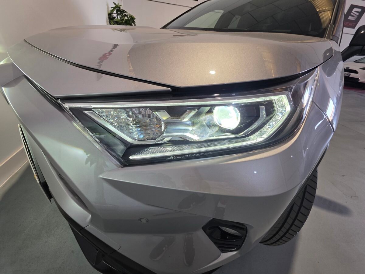 TOYOTA RAV4 https://www.youtube.com/watch?v=pa2ninKCeTU