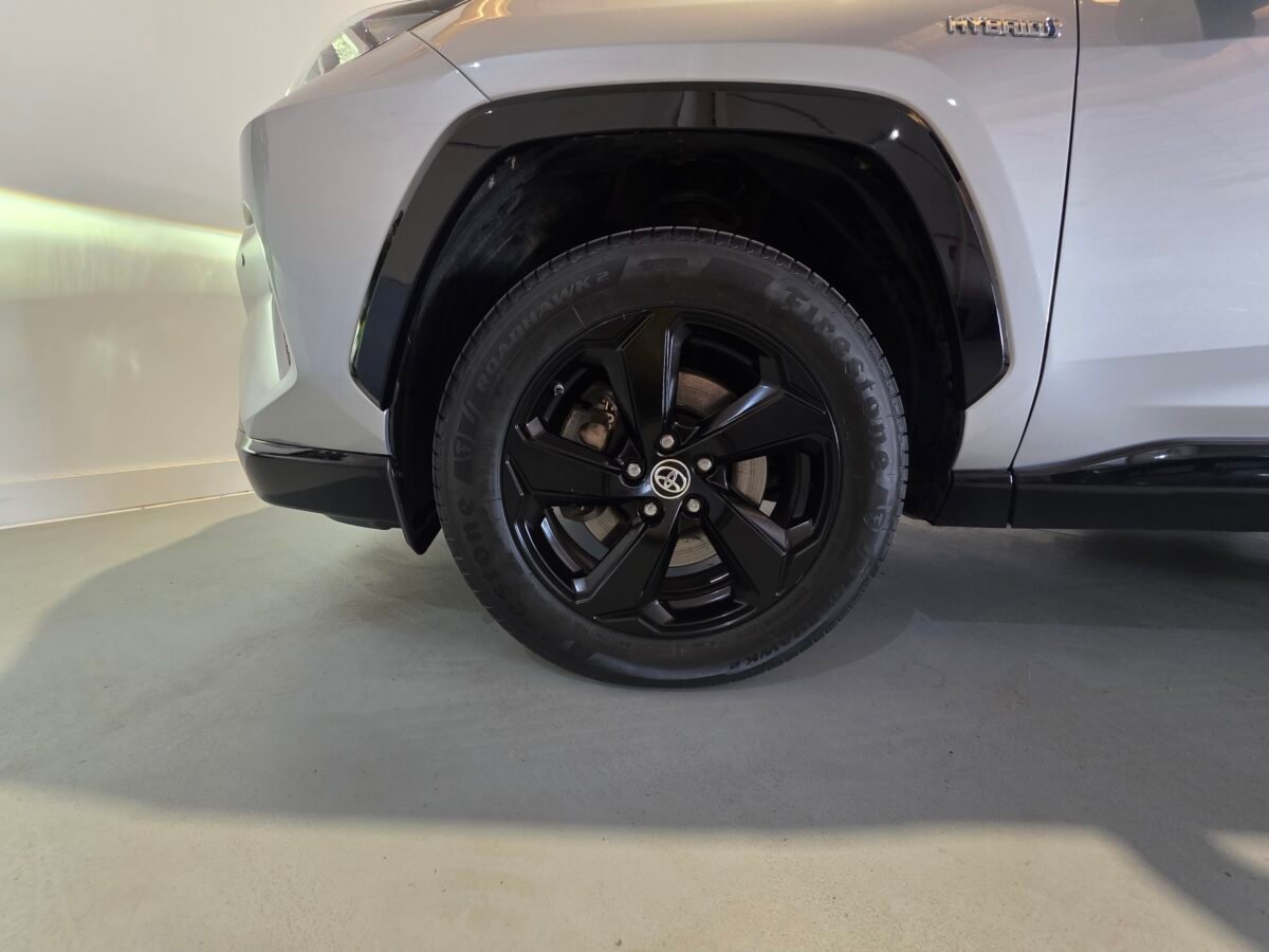 TOYOTA RAV4 https://www.youtube.com/watch?v=pa2ninKCeTU