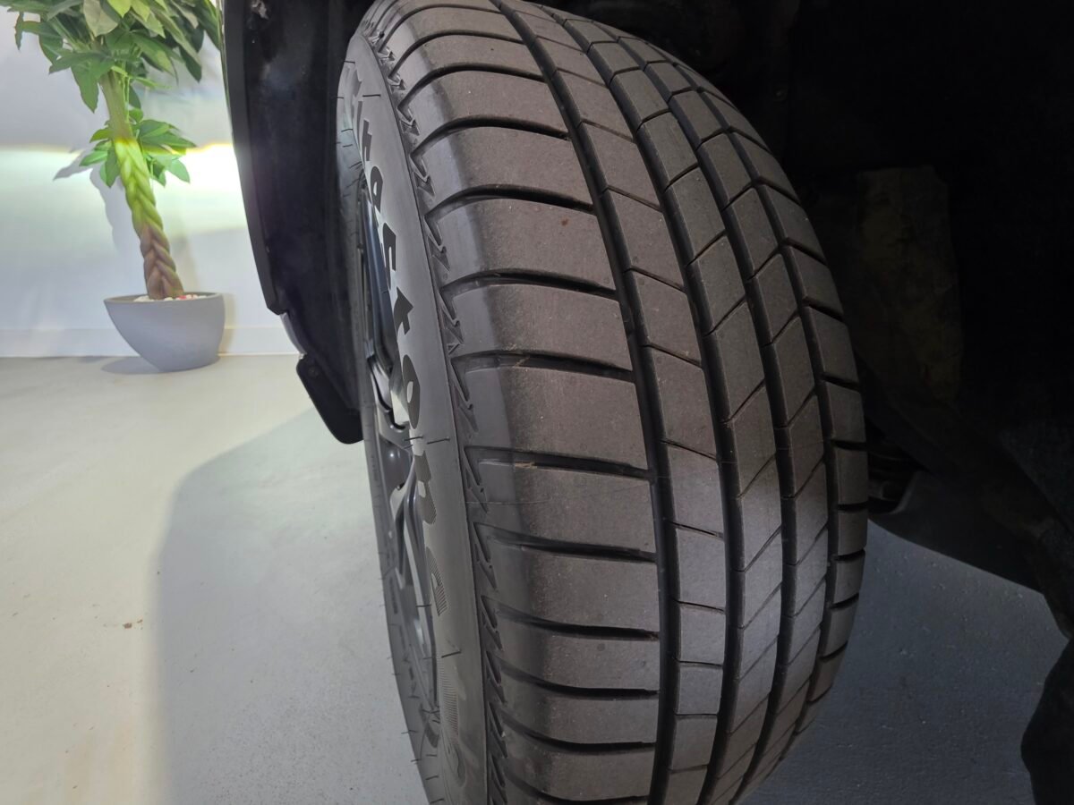 TOYOTA RAV4 https://www.youtube.com/watch?v=pa2ninKCeTU