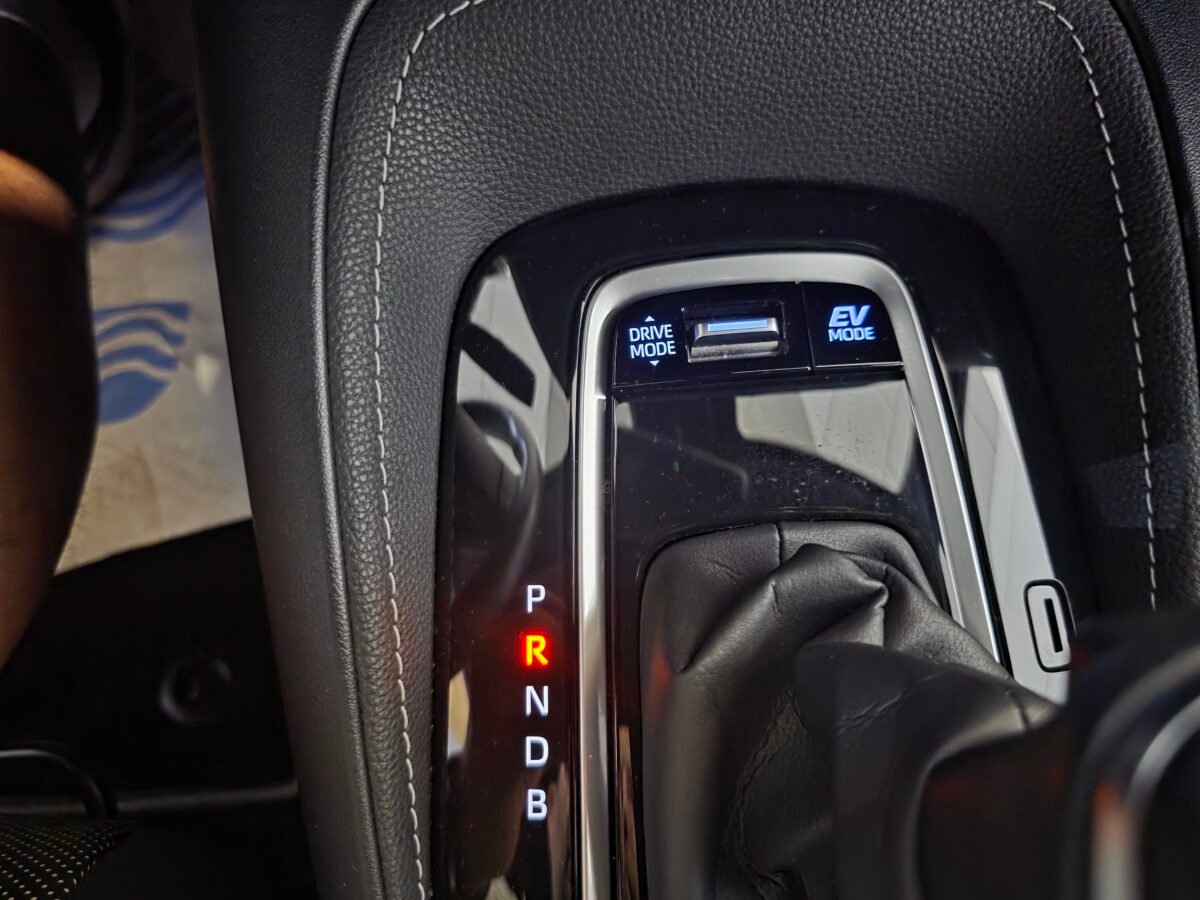 TOYOTA Corolla 1.8 125H STYLE ECVT