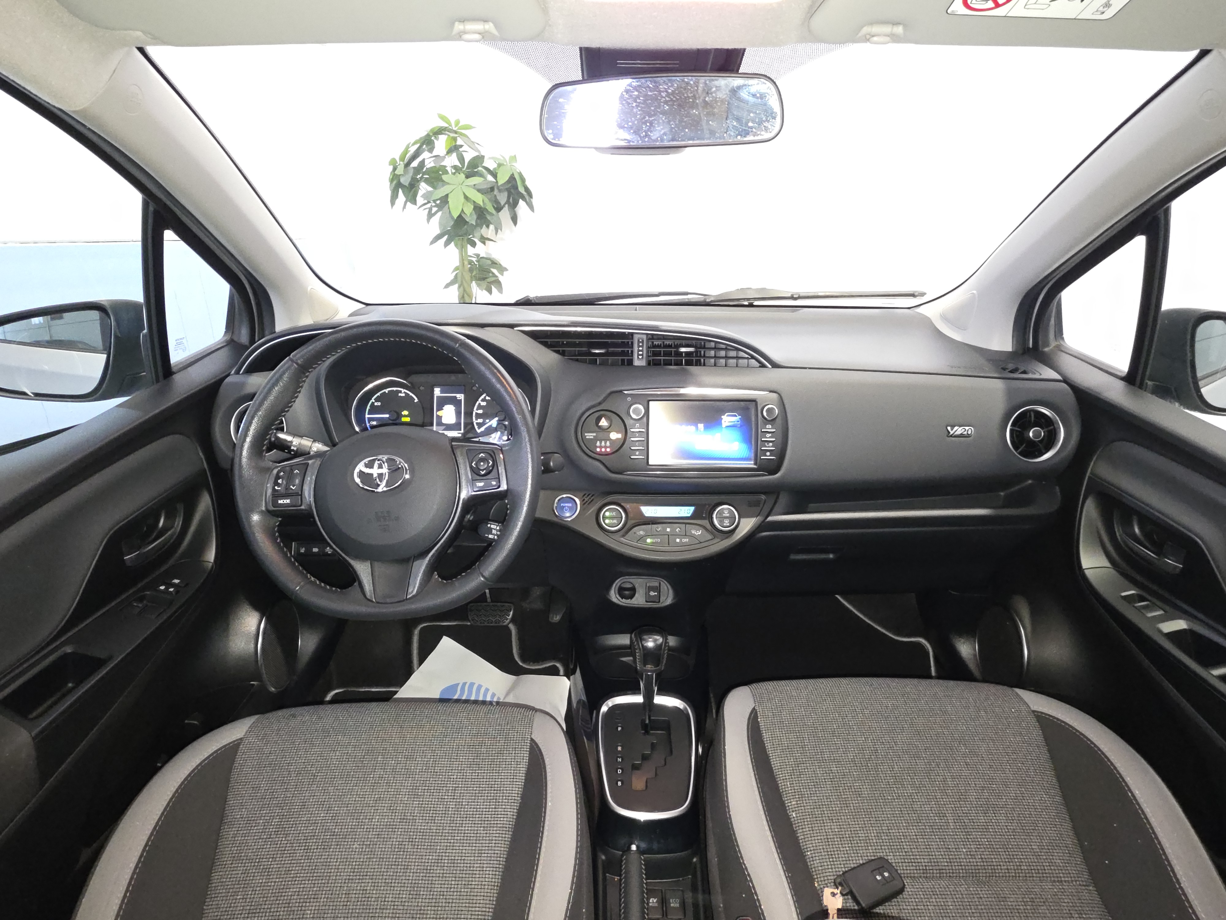 TOYOTA YARIS  1.5 100H Feel 20 Aniversario