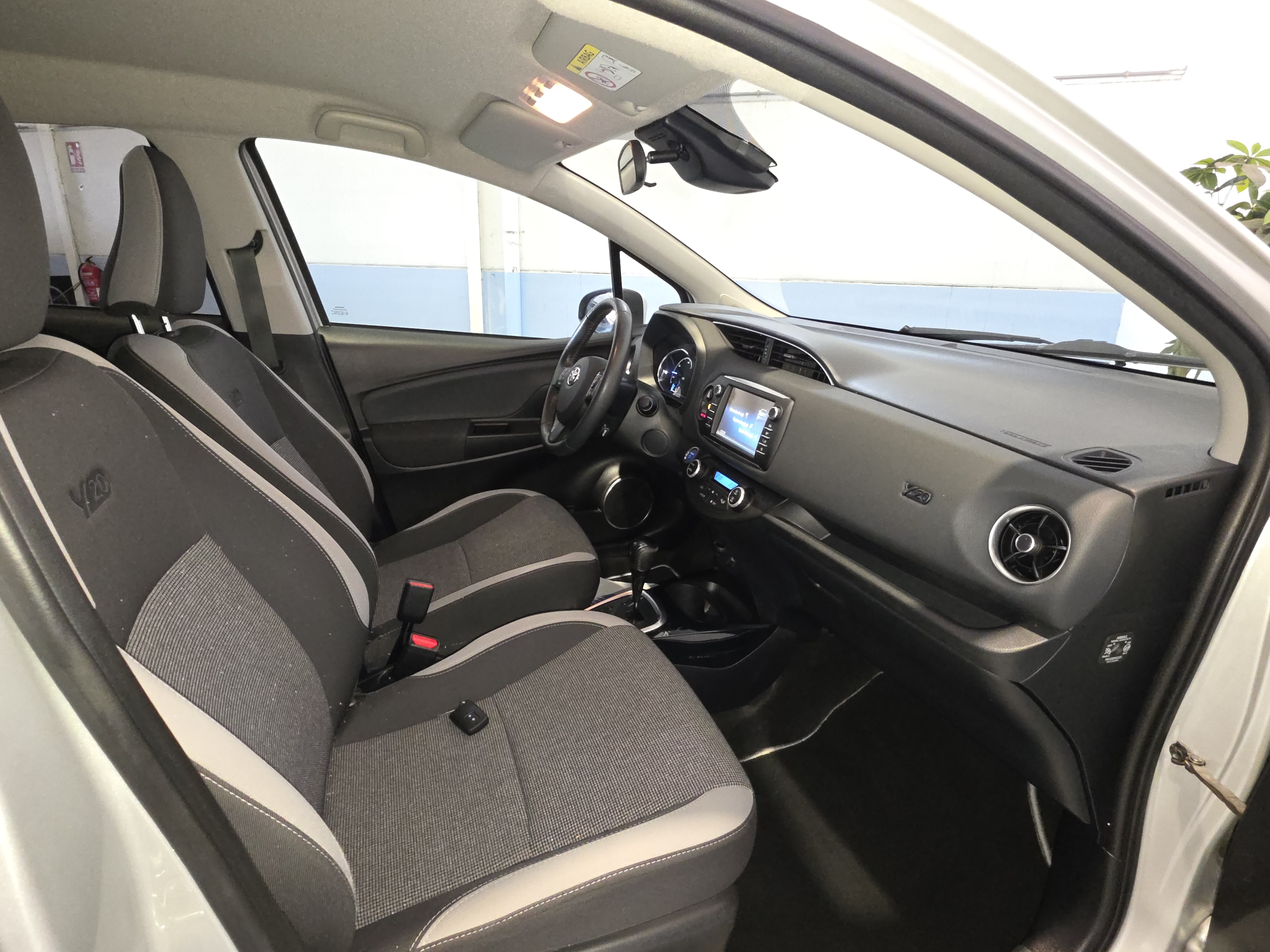 TOYOTA YARIS  1.5 100H Feel 20 Aniversario
