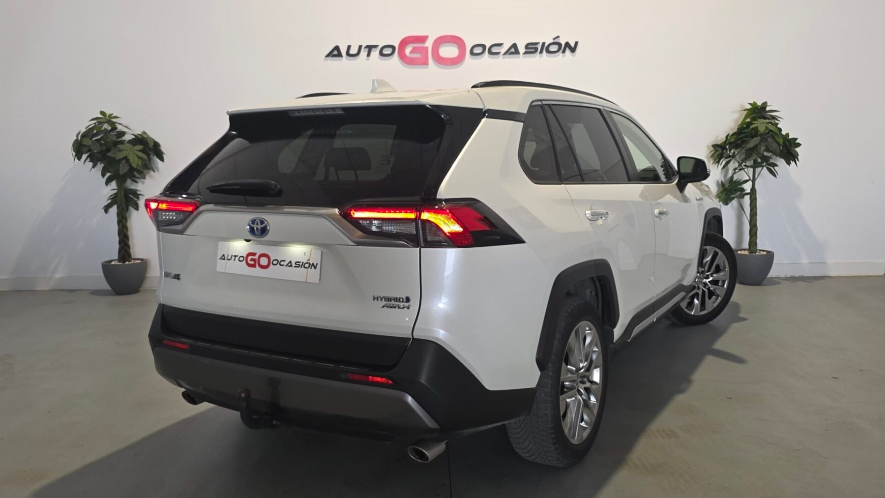 TOYOTA RAV4 2.5l LUXURY 4WD 220H 