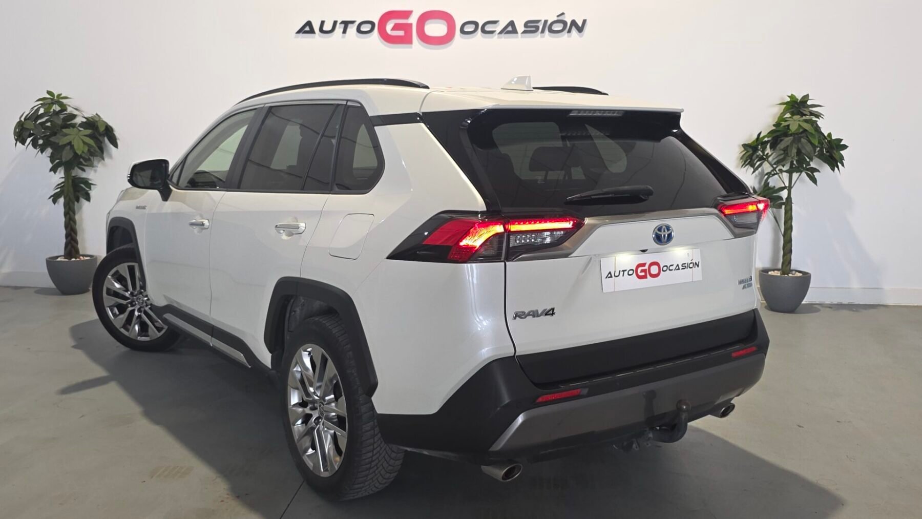 TOYOTA RAV4 2.5l LUXURY 4WD 220H 