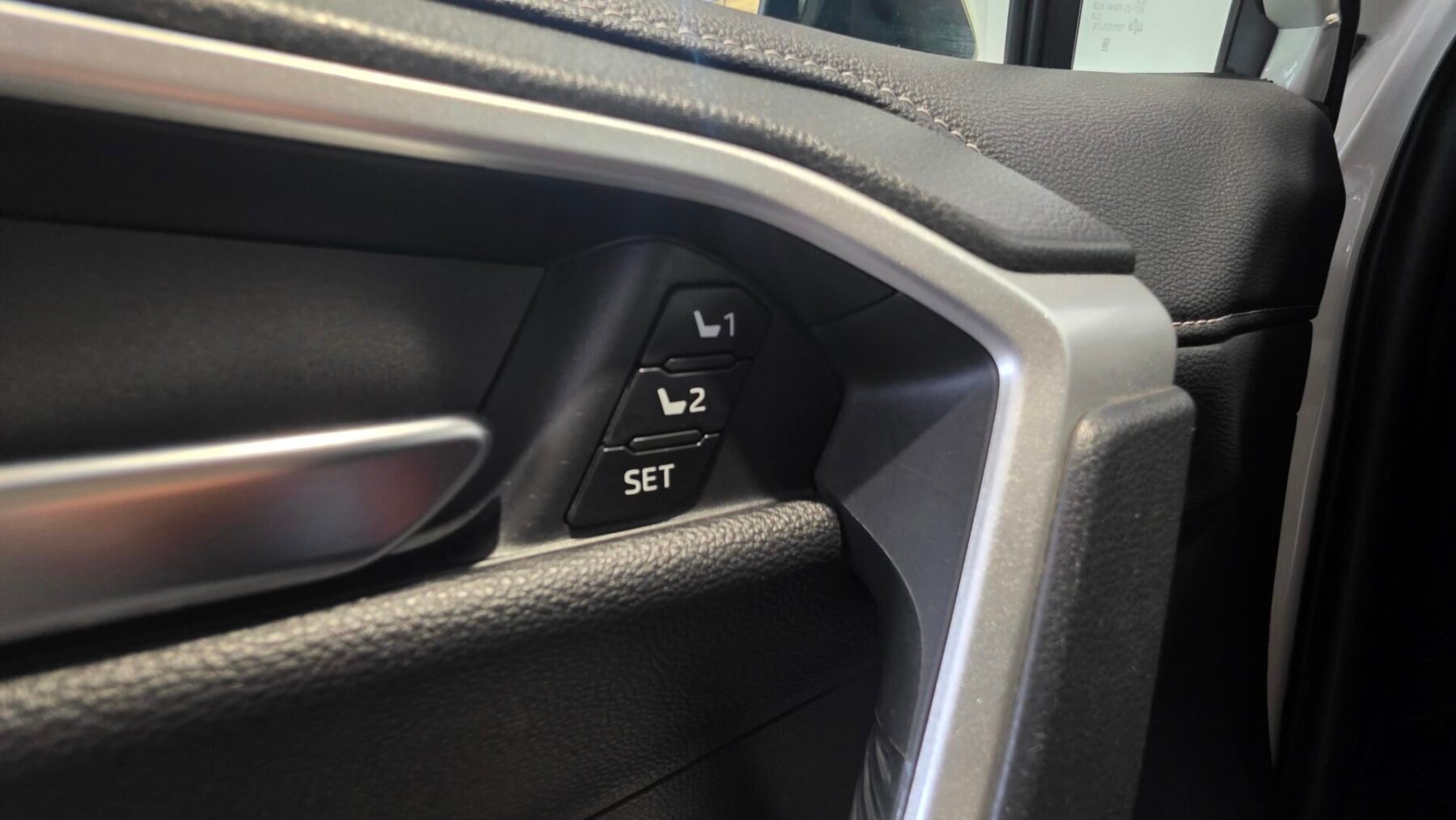 TOYOTA RAV4 2.5l LUXURY 4WD 220H 