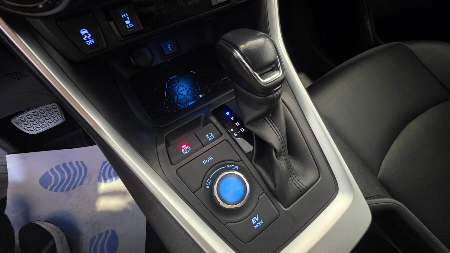 TOYOTA RAV4 2.5l LUXURY 4WD 220H 