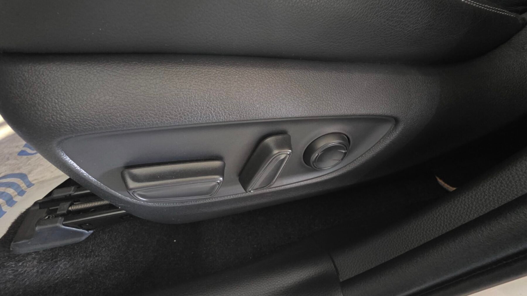 TOYOTA RAV4 2.5l LUXURY 4WD 220H 