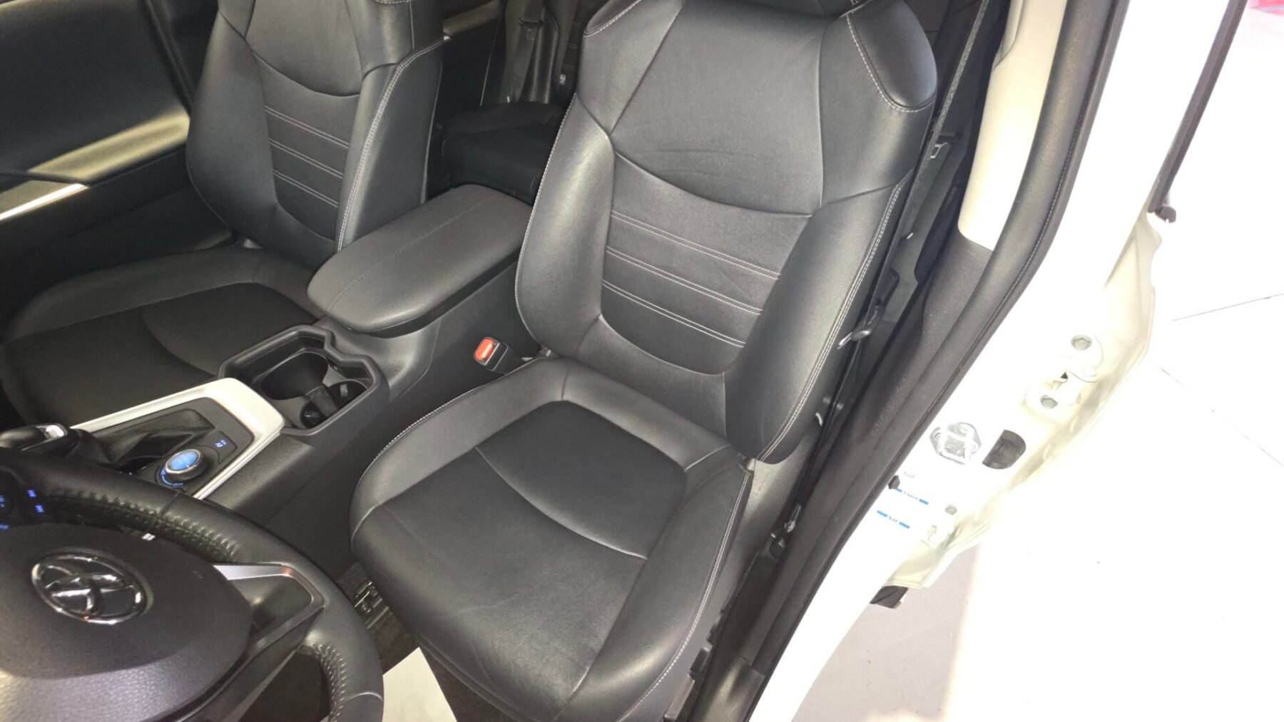 TOYOTA RAV4 2.5l LUXURY 4WD 220H 