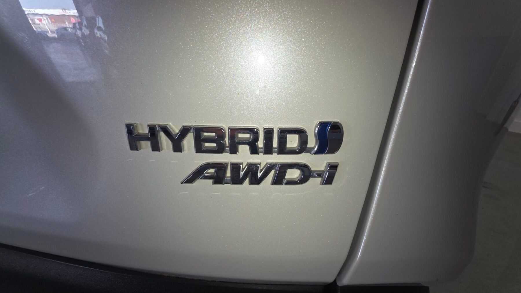 TOYOTA RAV4 2.5l LUXURY 4WD 220H 