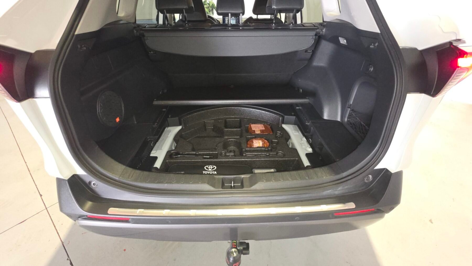 TOYOTA RAV4 2.5l LUXURY 4WD 220H 