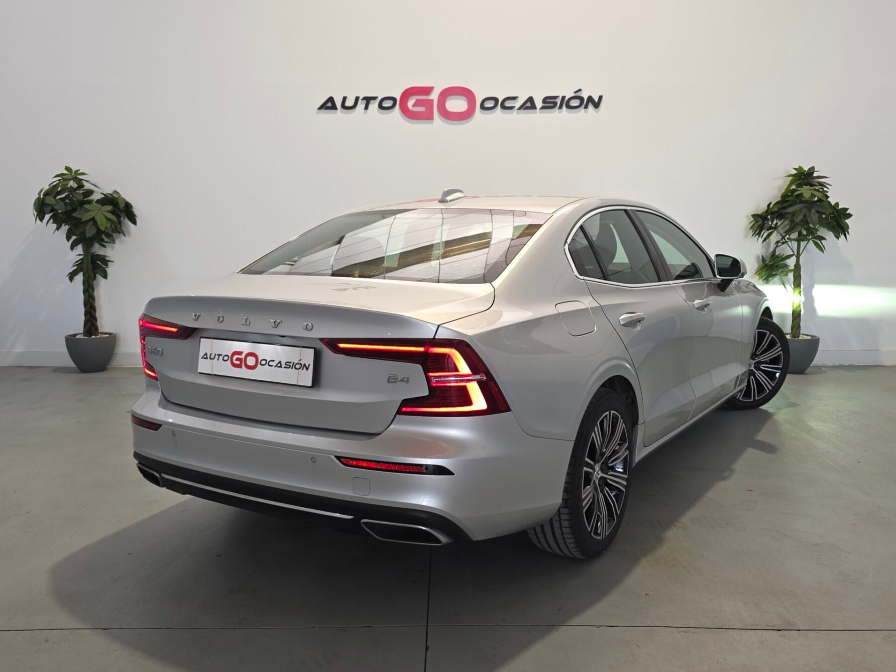 VOLVO B4G FWD Inscription