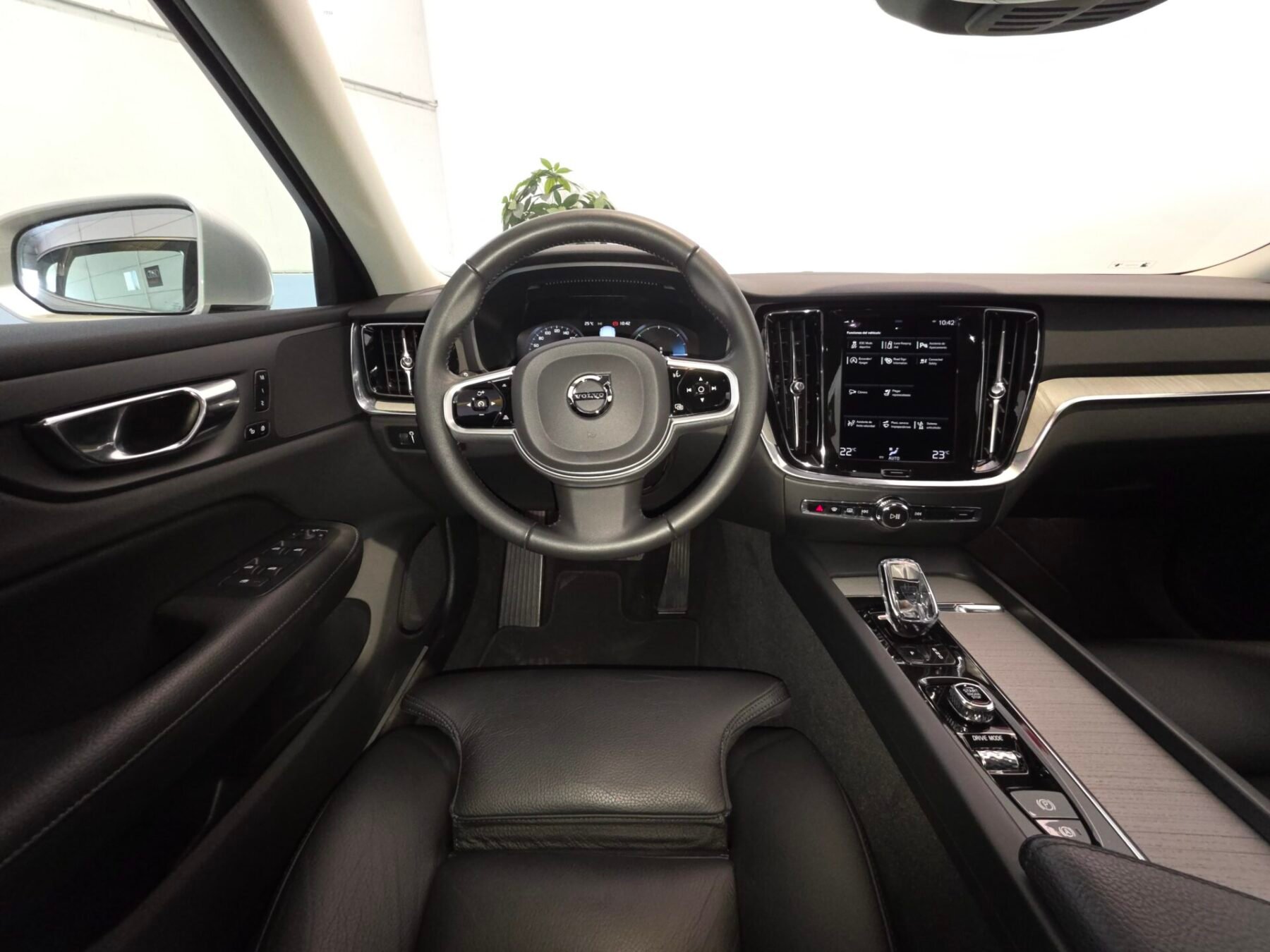 VOLVO B4G FWD Inscription