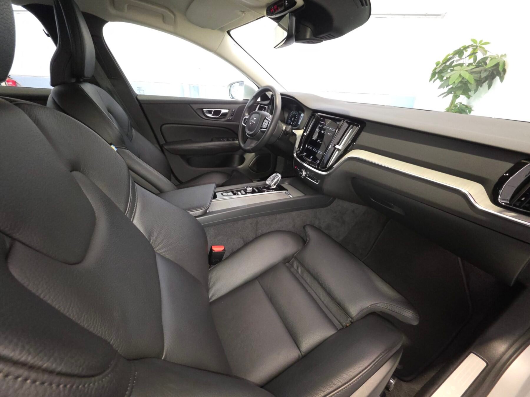 VOLVO B4G FWD Inscription