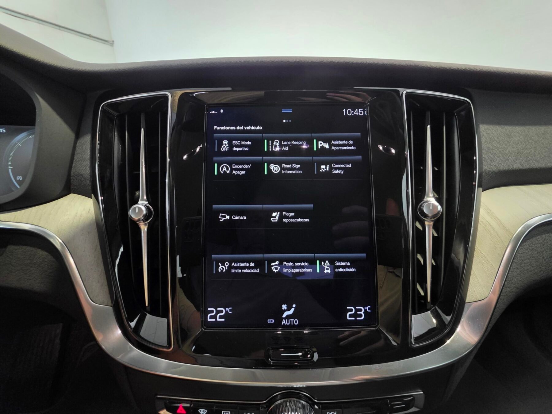 VOLVO B4G FWD Inscription