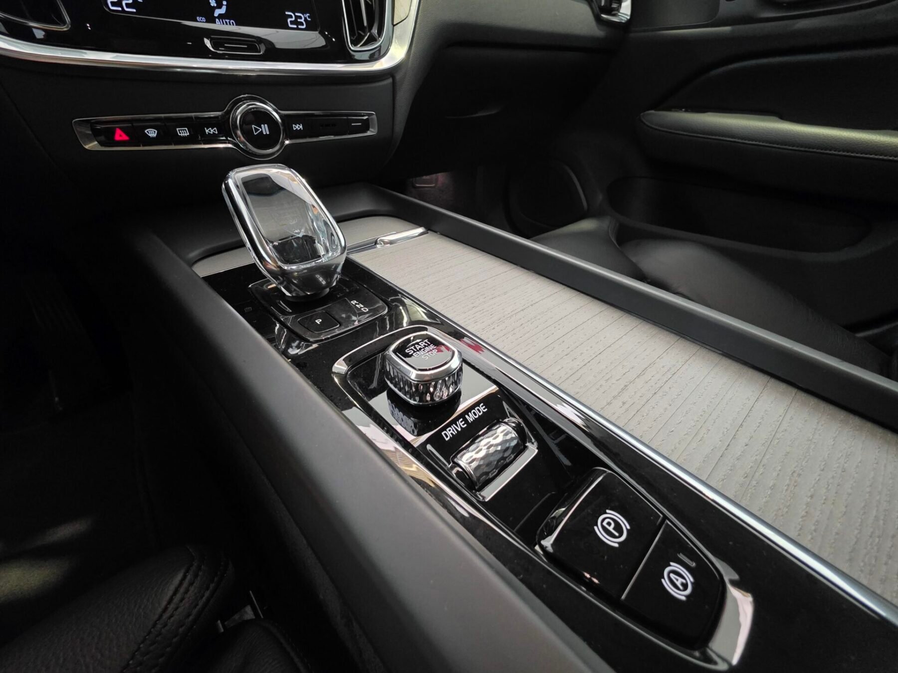 VOLVO B4G FWD Inscription