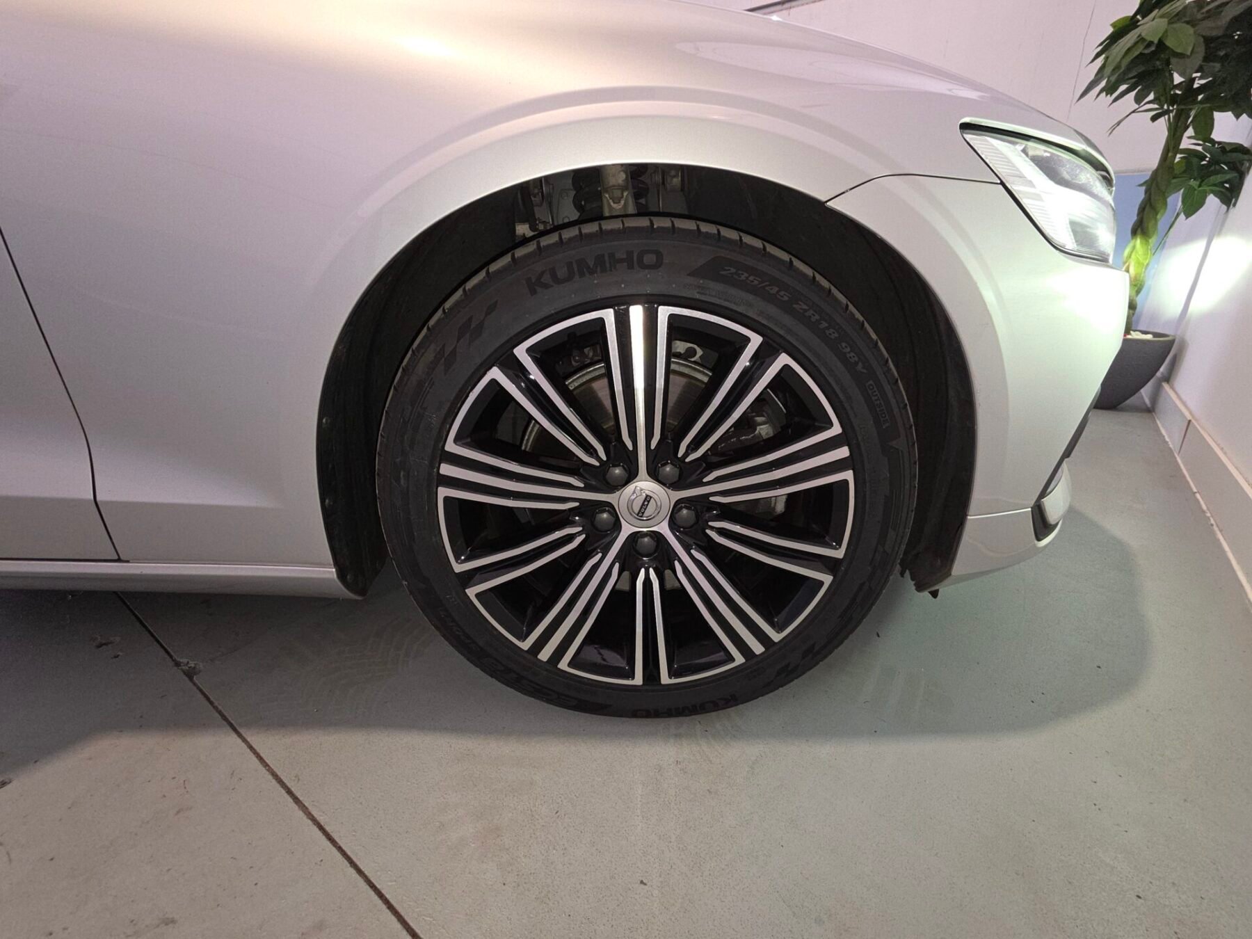 VOLVO B4G FWD Inscription