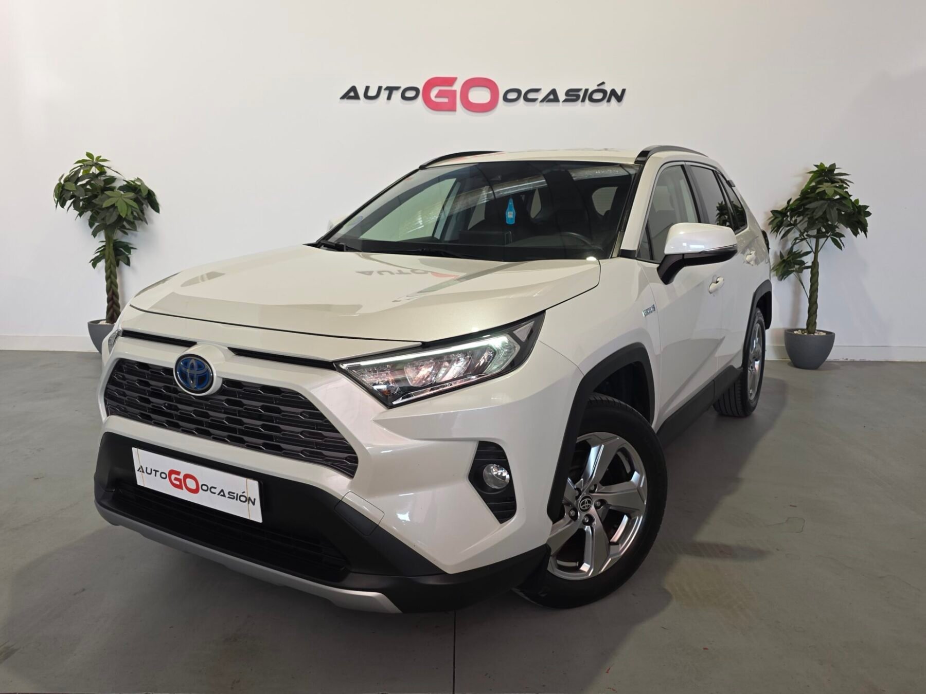 TOYOTA RAV4 2.5l 220H Business