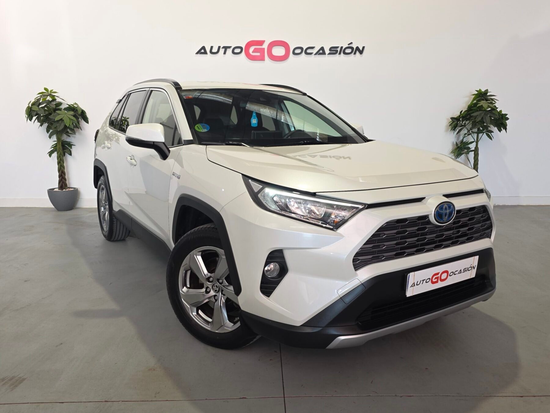 TOYOTA RAV4 2.5l 220H Business