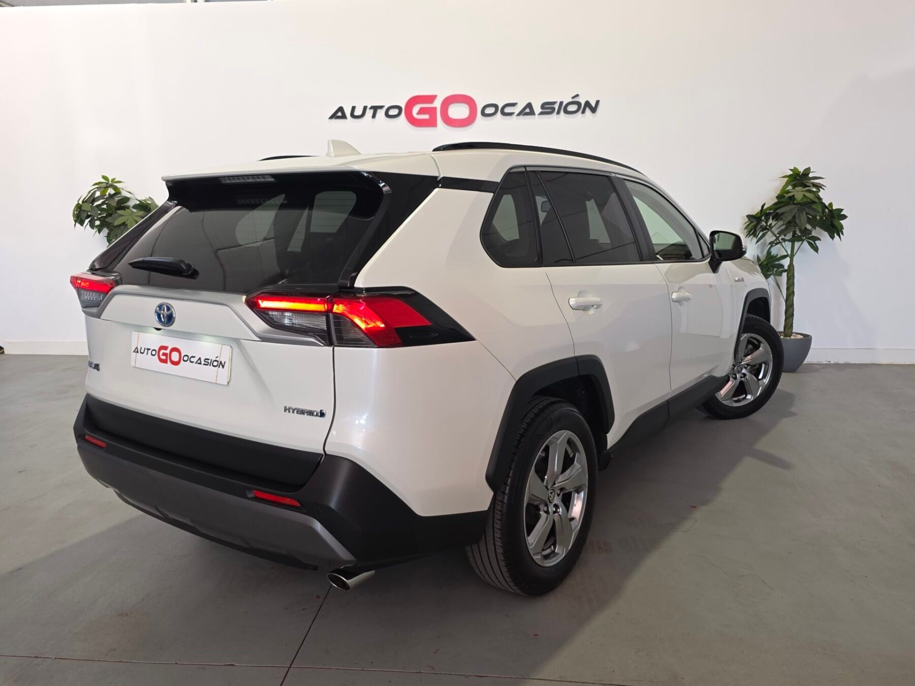 TOYOTA RAV4 2.5l 220H Business